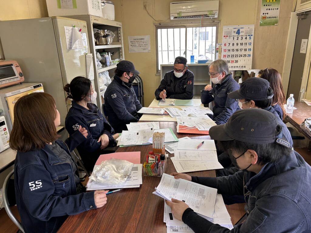 お花見実行委員会の作戦会議風景