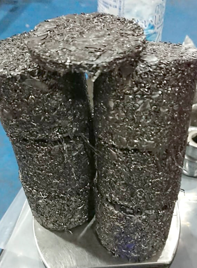 切粉圧縮機